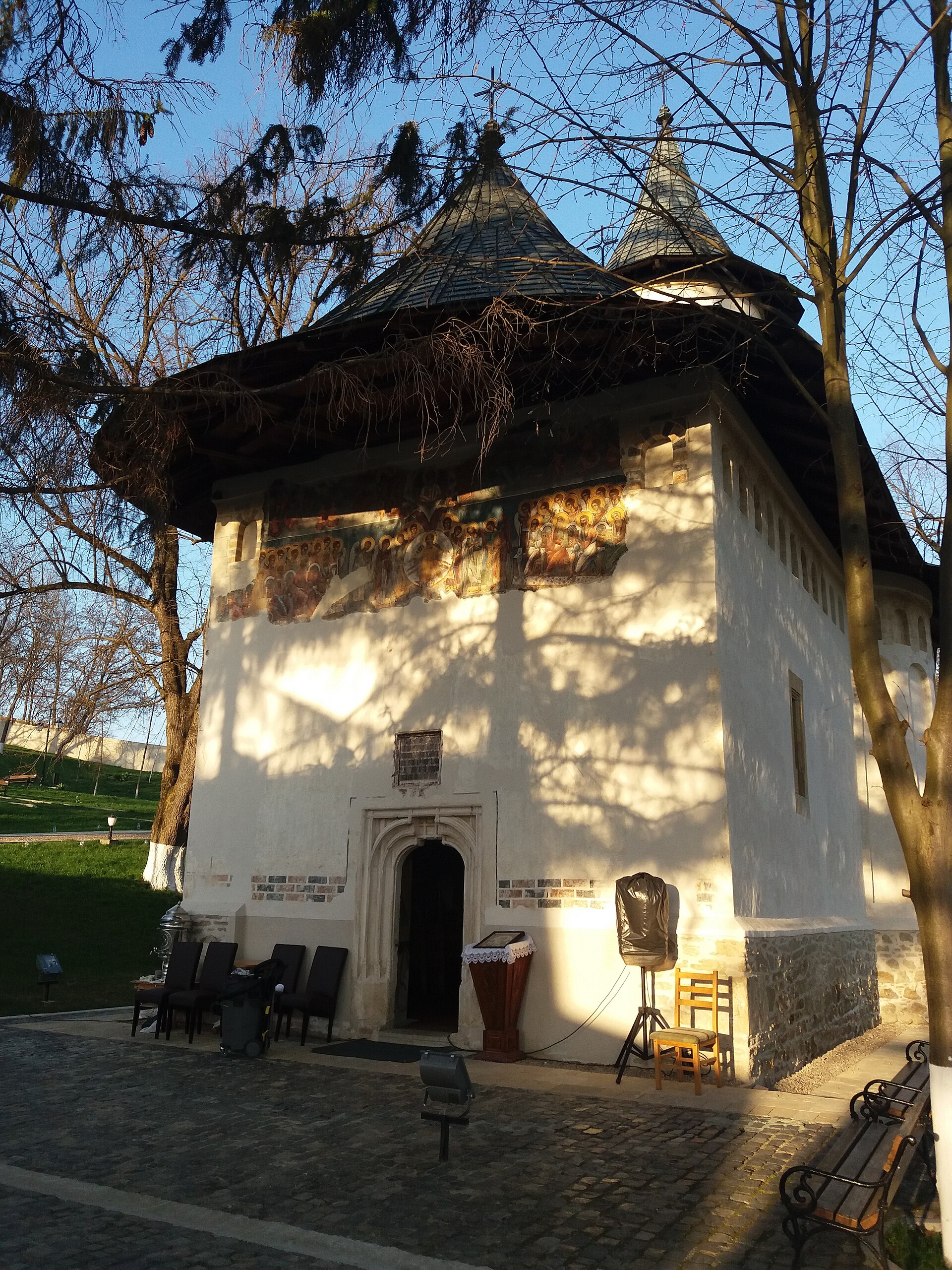 Biserica restaurată a Mănăstirii Coșula din județul Botoșani
