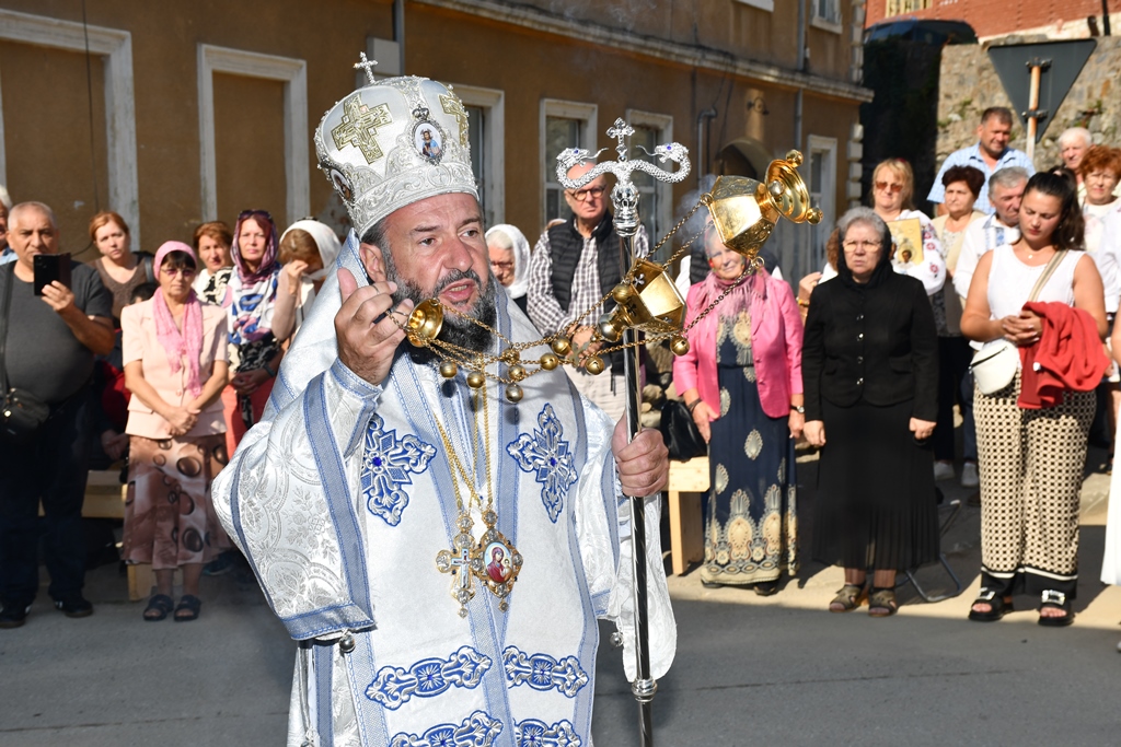 Slujirea hramului la Mănăstirea din Băile Herculane