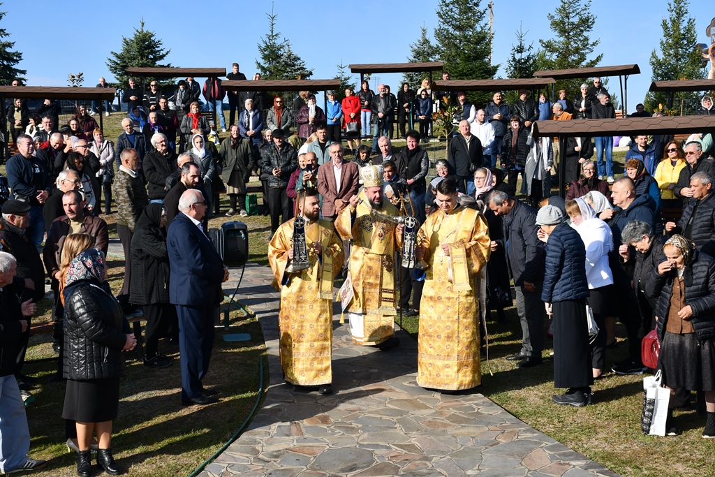 Slujbă la Mănăstirea Brebu de hramul Acoperământul Maicii Domnului