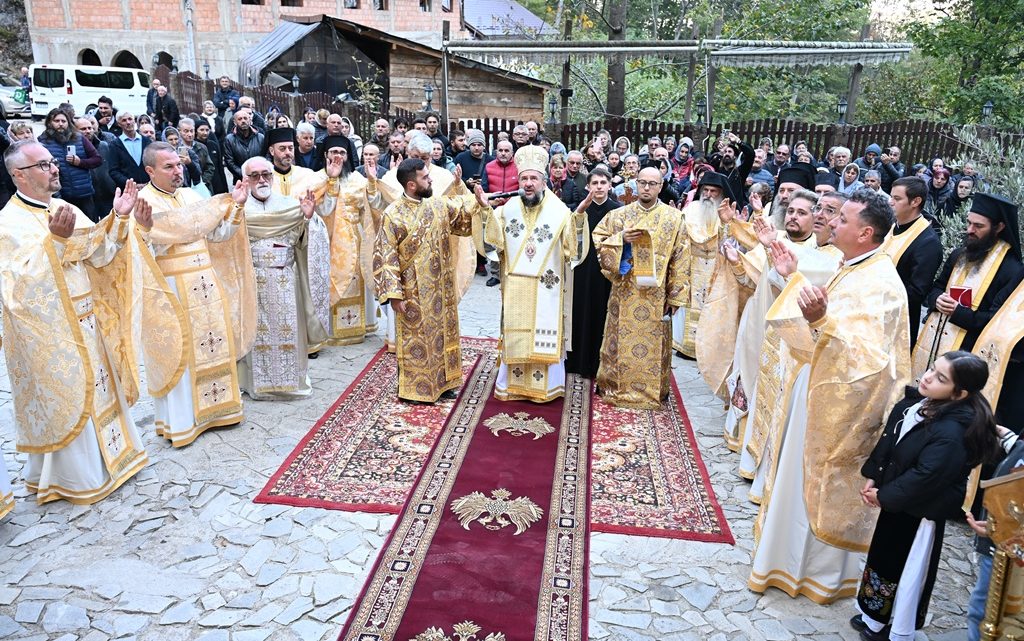 Slujbă și pelerini la hramul Mănăstirii Călugăra