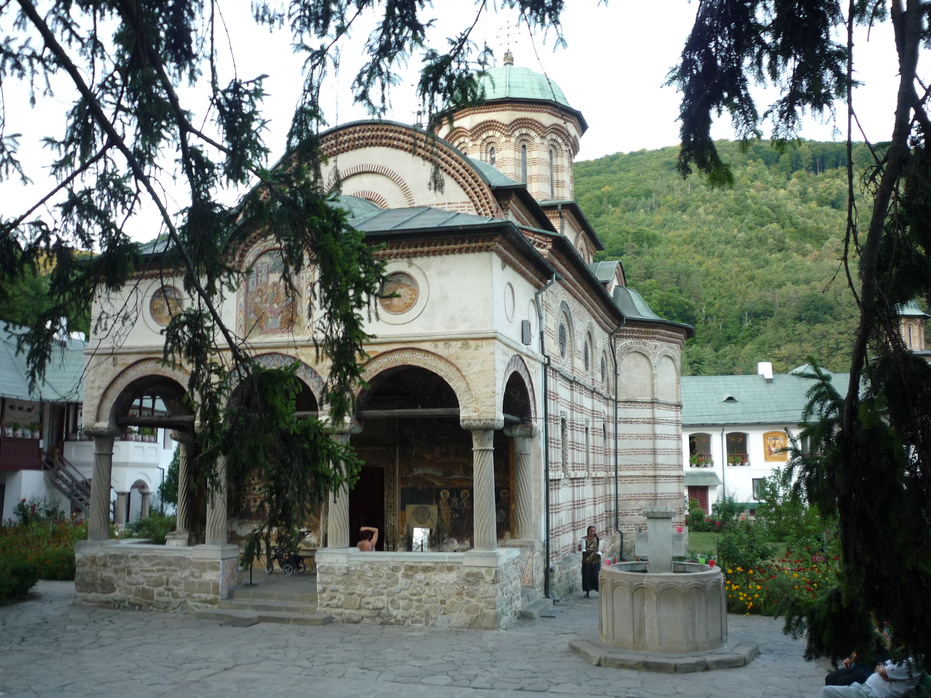 Mănăstirea Cozia, pe malul râului Olt
