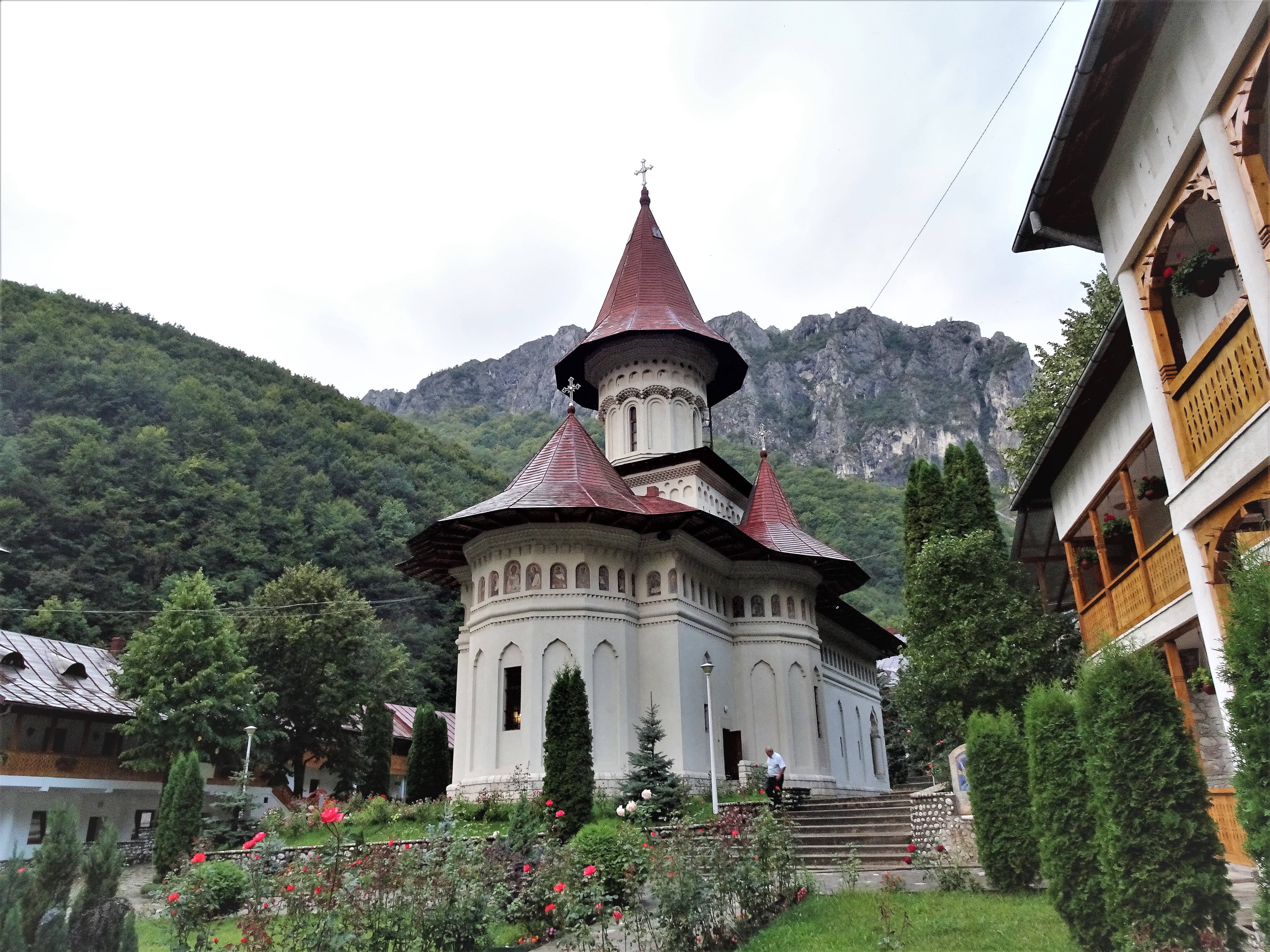 Biserica Mănăstirii Sfinții Apostoli Petru și Pavel din Râmeț