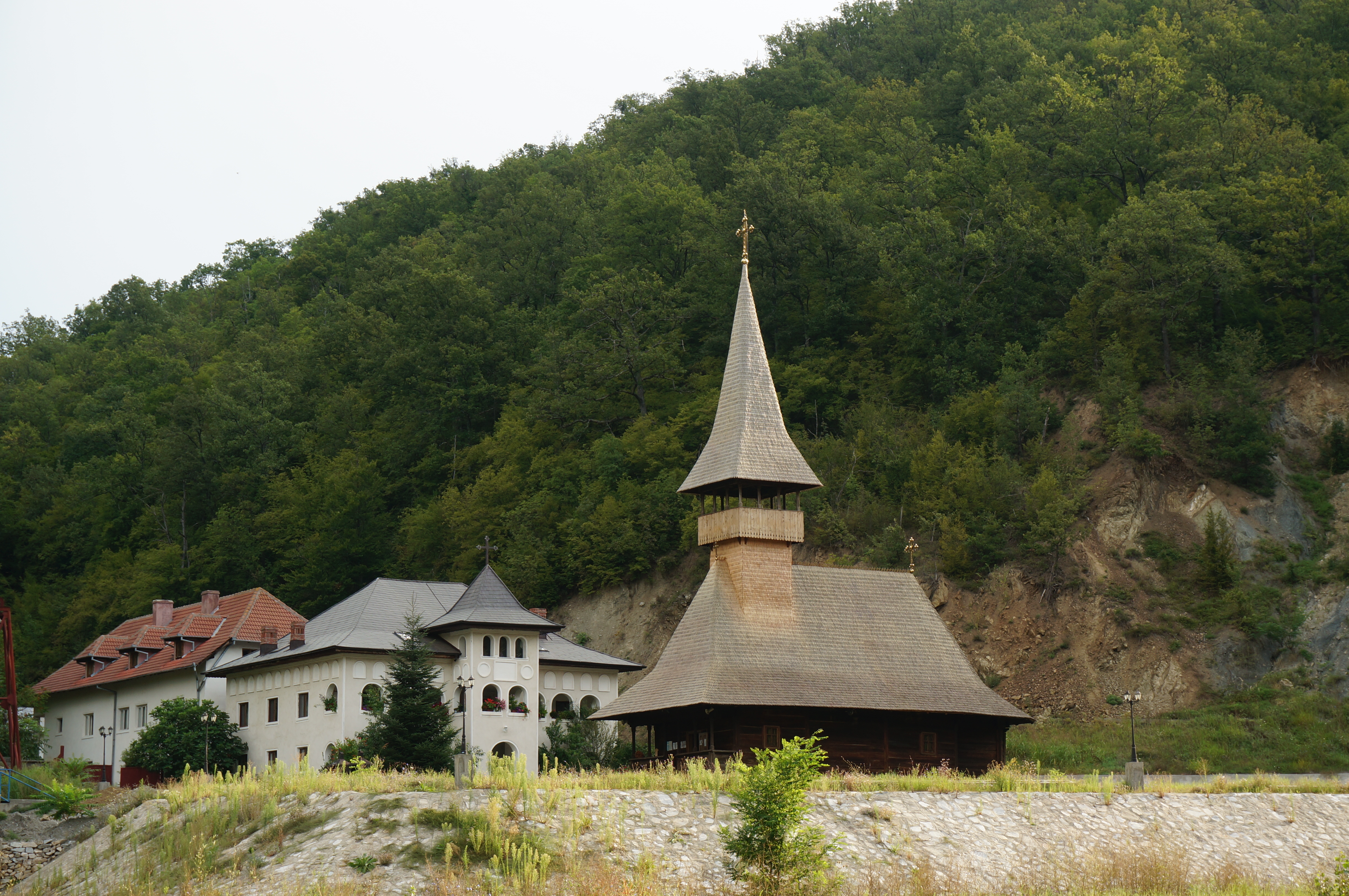 Vedere a Mănăstirii Vodița din județul Mehedinți