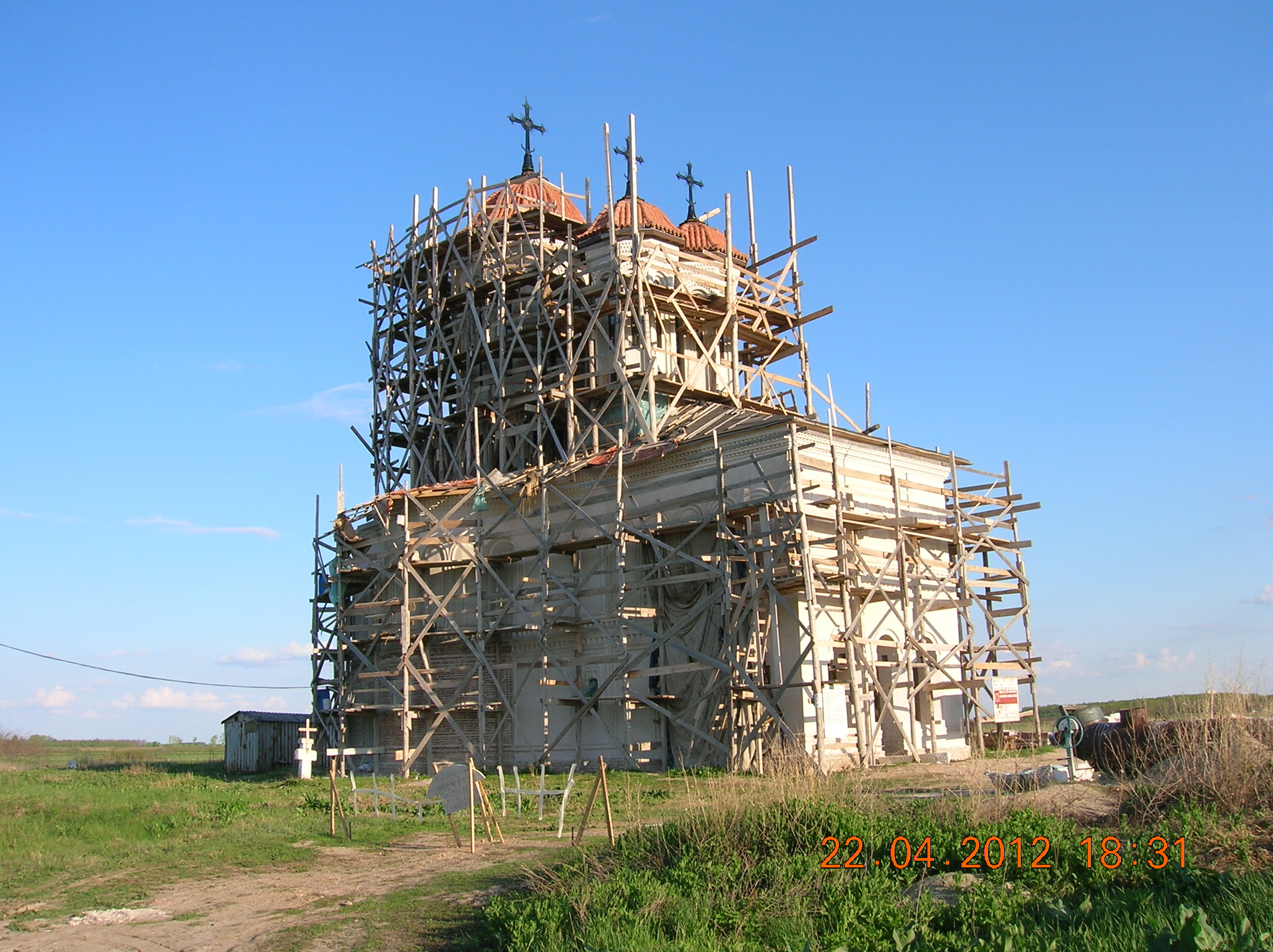 Biserica veche a Mănăstirii Măxineni în curs de reconstrucție