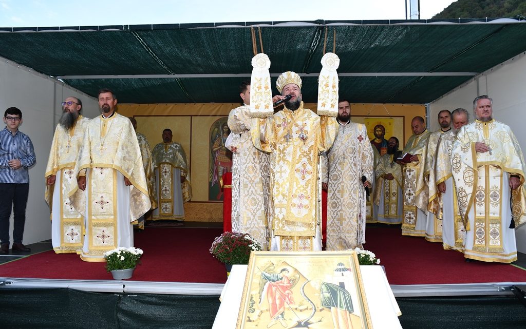 Biserica Schitului Sfântul Arhanghel Mihail din Coronini
