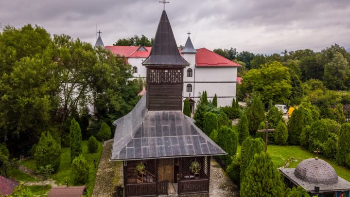 Schitul Duminica Sfinților Români din Glimboca