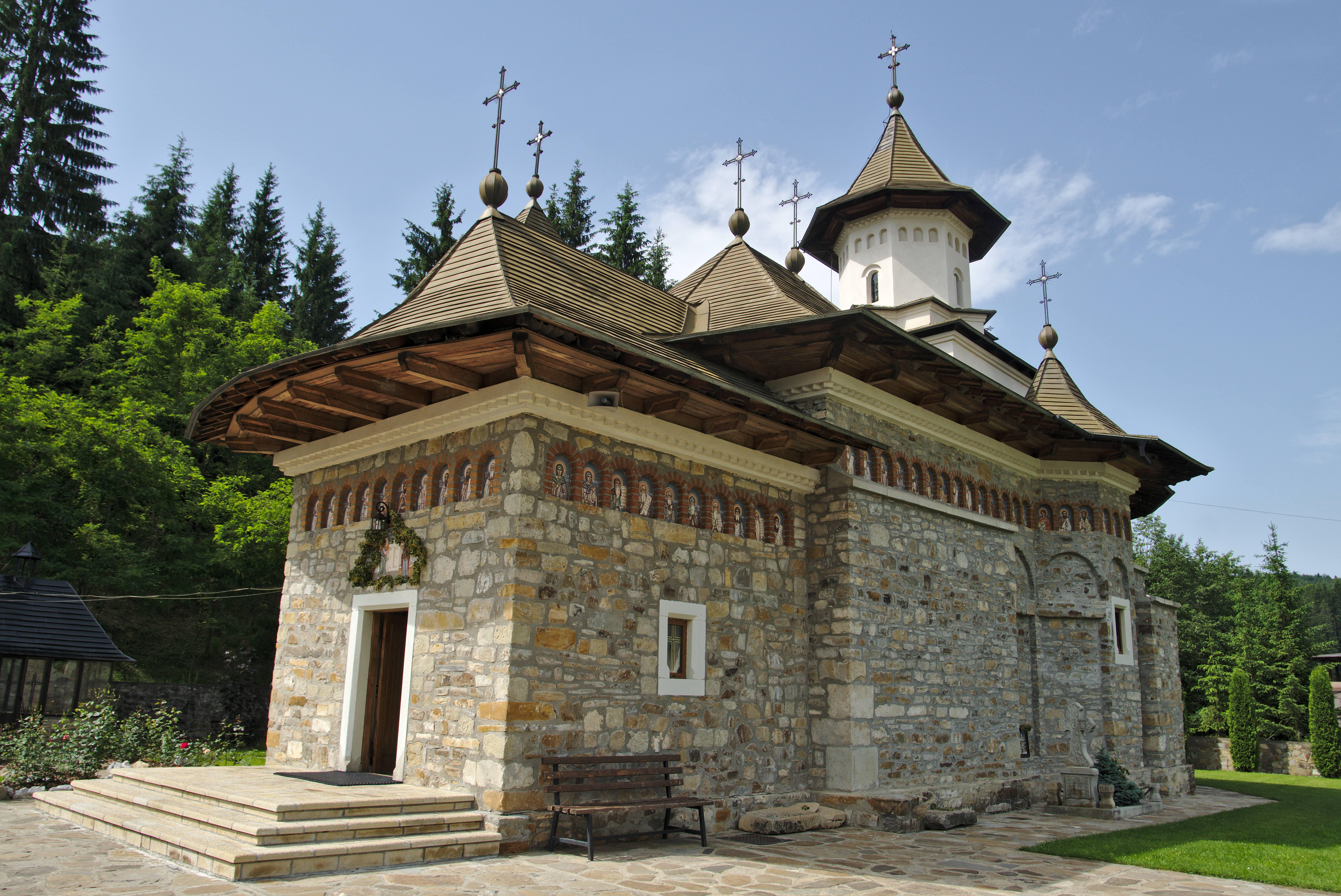Biserica veche a Mănăstirii Sihăstria Putnei