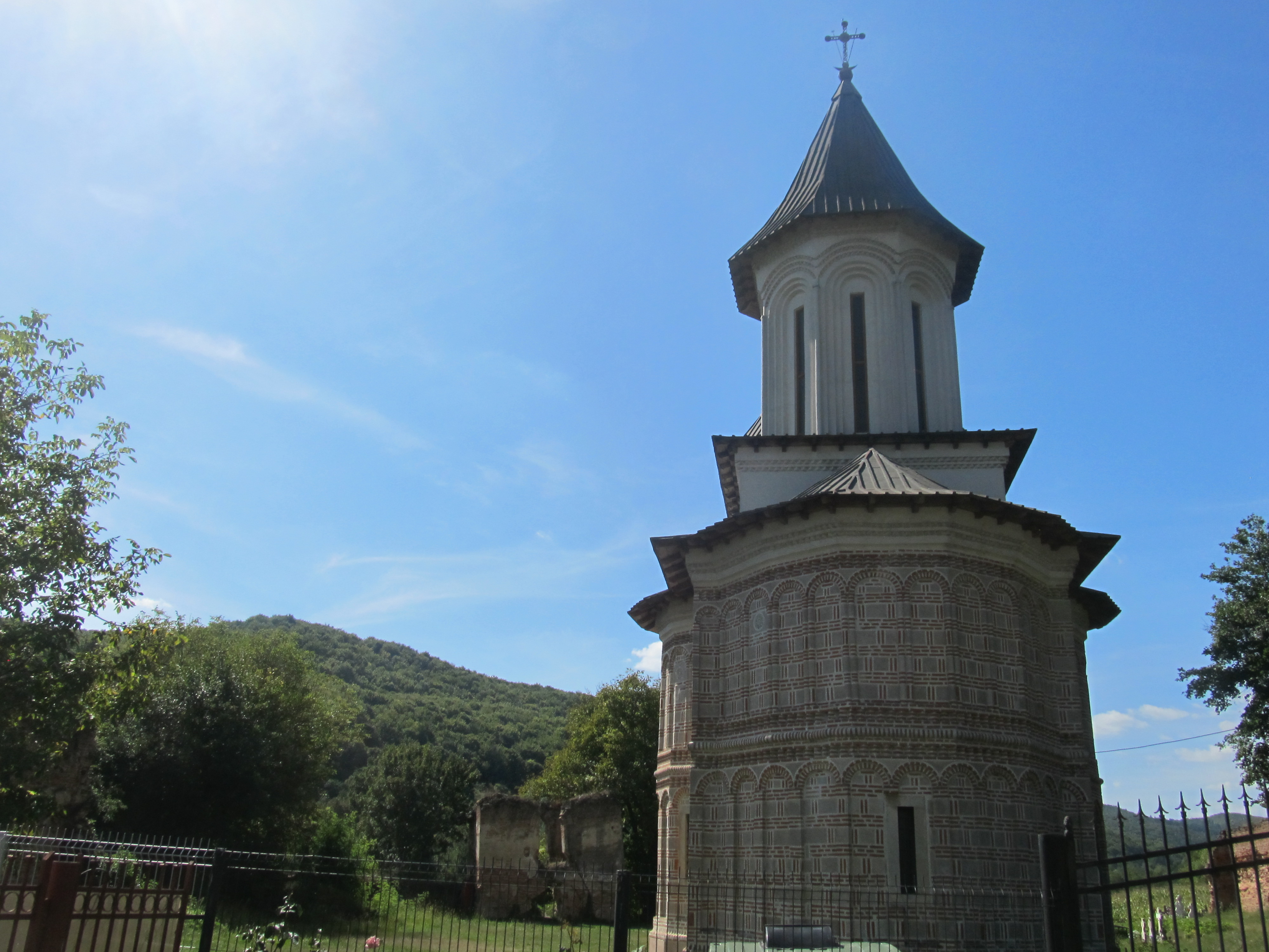Ansamblul istoric al Mănăstirii Tutana